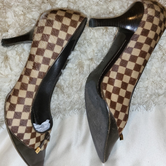 Louis Vuitton Mohair Damier Pointy-toe pumps - Picture 4 of 11